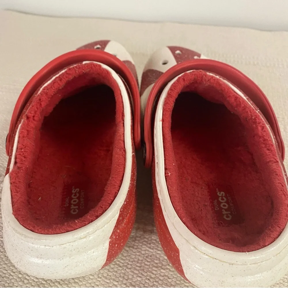 Crocs Kids Classic Lined Fuzzy Holiday Clogs Red & White Candy Cane size J4